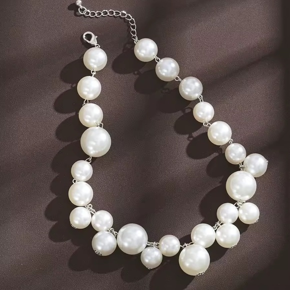 White Pearl shimmer color silver statement adjustable Necklace - Picture 7 of 10